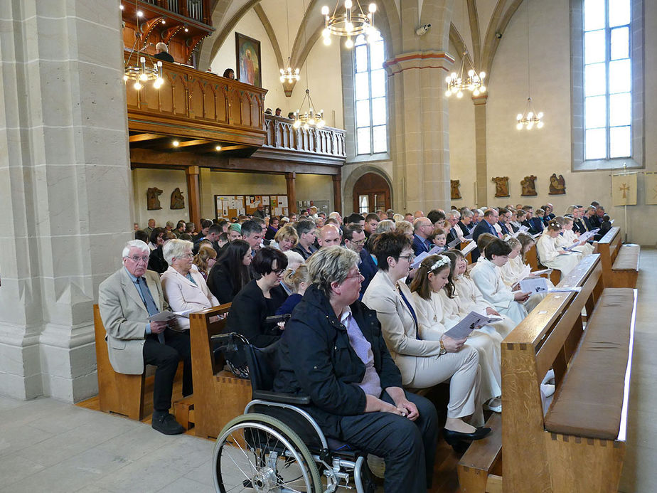 Feier der 1. Heiligen Kommunion in Sankt Crescentius (Foto: Karl-Franz Thiede)